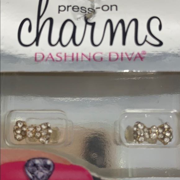 Dashing Diva Press On Bow Nail Charms - Picture 2 of 4